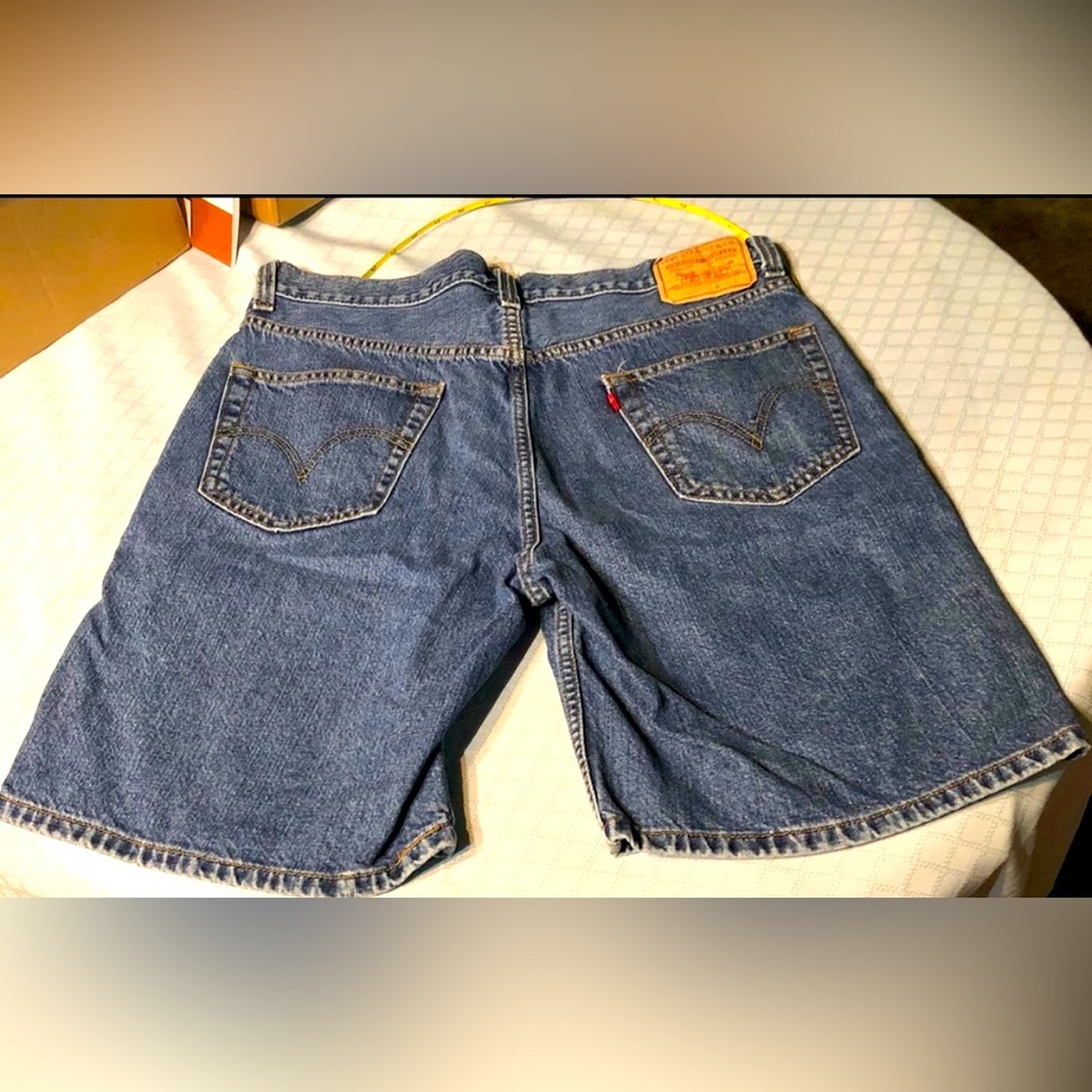 Men’s Levi’s Shorts! Pre owned!size 36